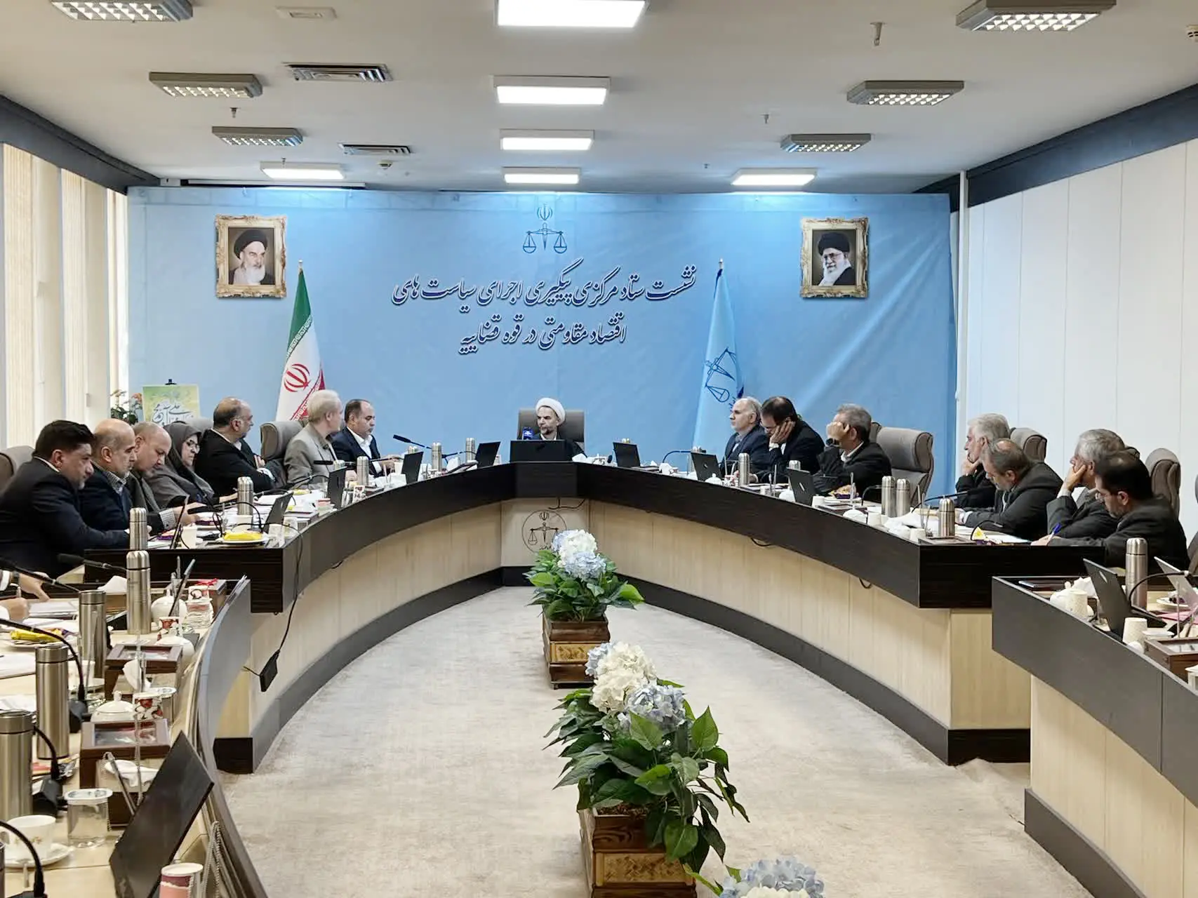 نشست بررسی مشکلات صنایع خوراک دام، طیور و آبزیان با حضور معاون اول محترم قوه قضائیه