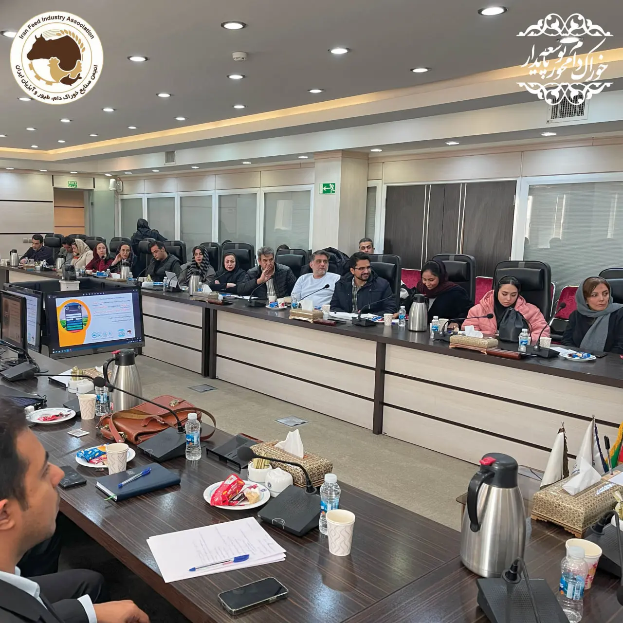 نشست پرسش و پاسخ در خصوص سامانه بازارگاه با محوریت کارخانجات خوراک دام، طیور و آبزیان